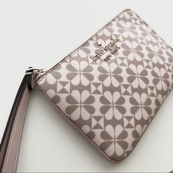 Kate Spade Wristlet - Picture 4 of 9